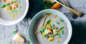 जेमी ओलिवर से सूप: जब आप सब्जियों के साथ हॉजपॉज चिकन से थक गए हों: जेमी ओलिवर नियमित सूप कैसे तैयार करता है