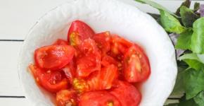 گوجه فرنگی تازه با ریحان مبارزه با پروستاتیت