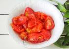 Fresh tomato with basil Fighting prostatitis